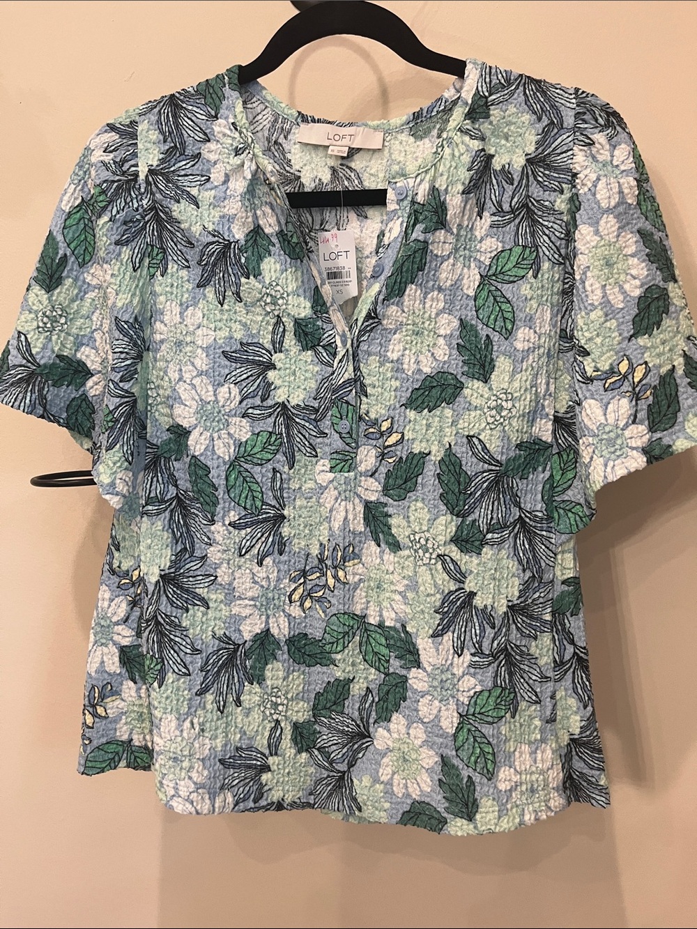 NWT LOFT Floral Short Flutter Sleeve Top